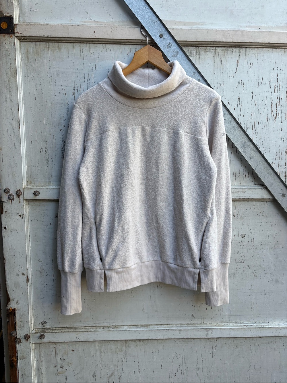 ALO Yoga Cream Turtle Neck Pullover Fleece Sweatshirt Womens Size S